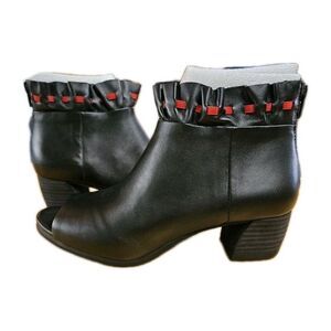 New Lori Goldstein Li Binnie Womens Black Red Accent Ankle Boots Faux Leather 8